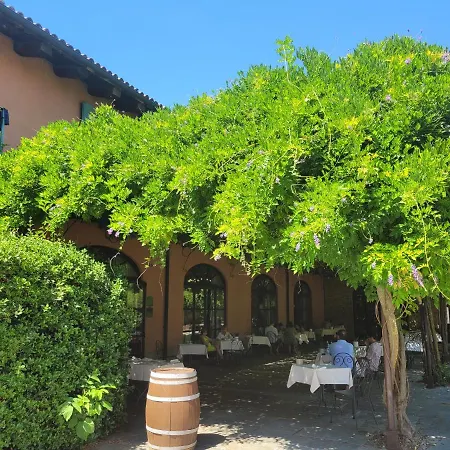 Отель Relais Sant'uffizio Wellness & 4*