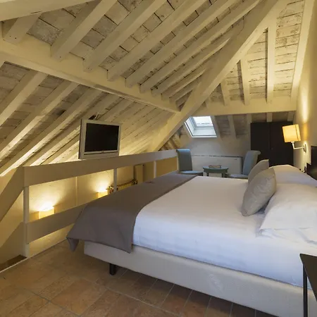 Hotel Relais Sant'uffizio Wellness&spa 4*