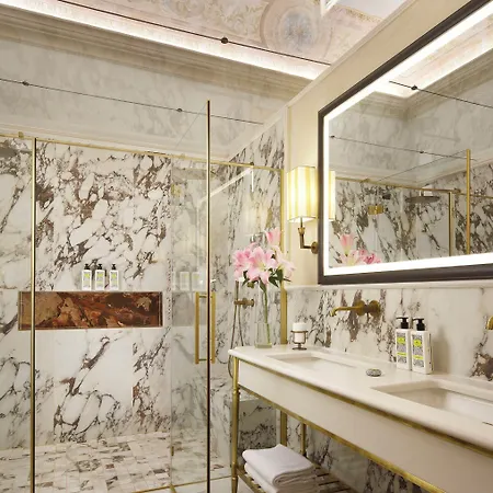 Hotel Relais Sant'uffizio 5*