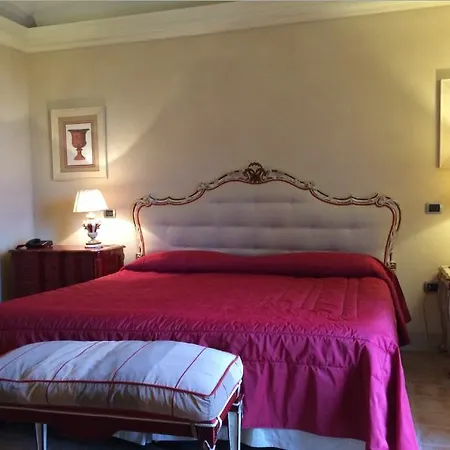 Relais Sant'uffizio Wellness & מלון 4*