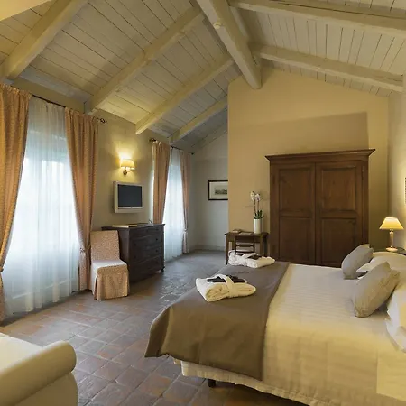 Hotel Relais Sant'uffizio Wellness&spa 4*